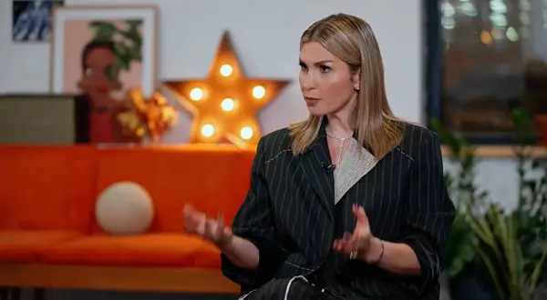 Владимир Пресняков улыбается